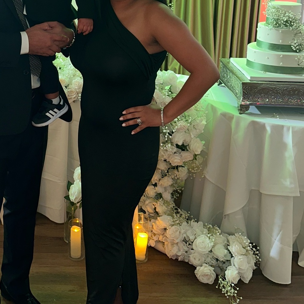 Elegant Black One-Shoulder Dress